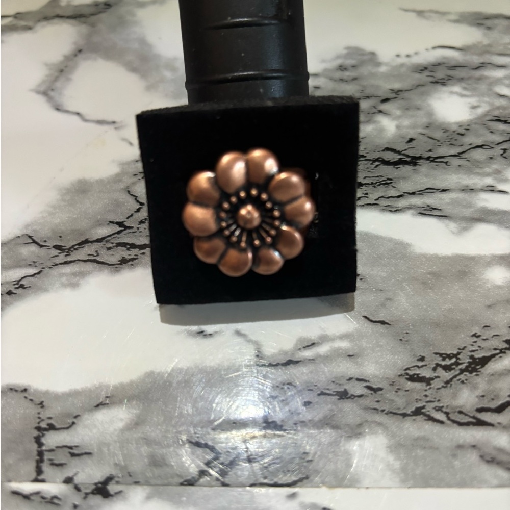 Elegant Bronze Flower Ring